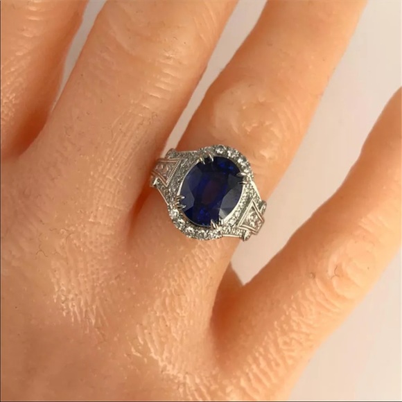 New Women’s Luxury Oval Cut Sapphire Bridal Ring - Picture 3 of 6